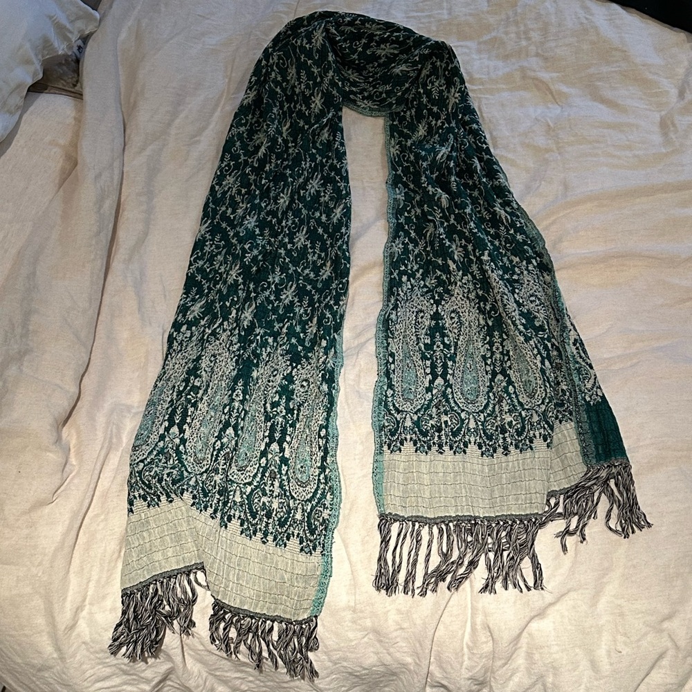 BNWOT Green Boho Patterned Scarf Shawl